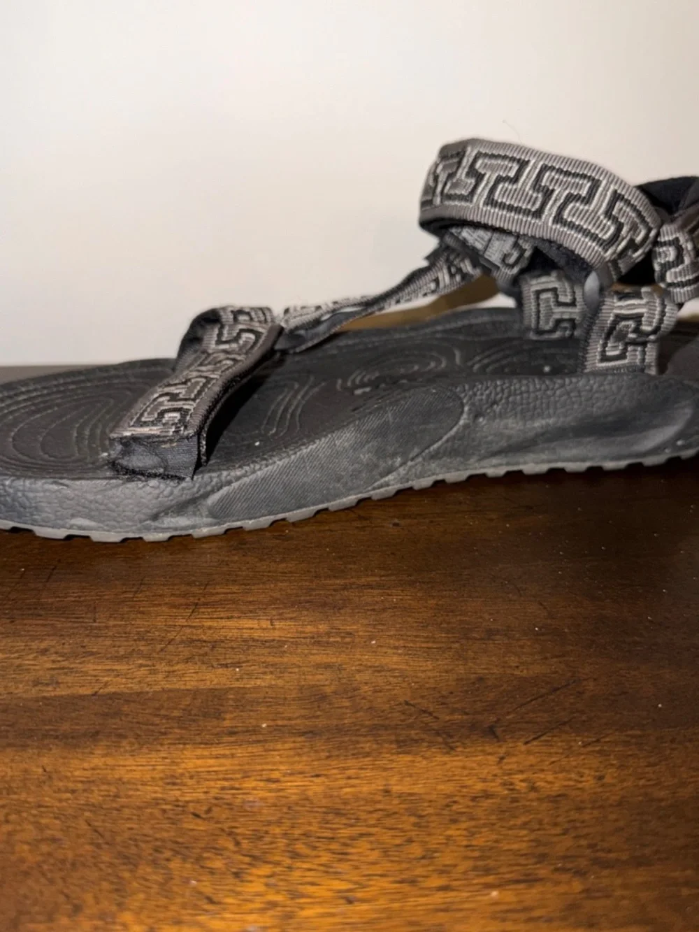 Teva Men’s Aztec Hiking Water Sandals Adjustable Gray Black Size 8